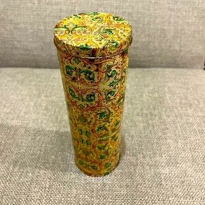 Beautiful English tin by Elite.